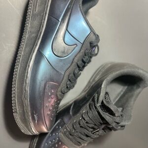 Nike Black and Iridescent Sneakers used see pictures size 9.5